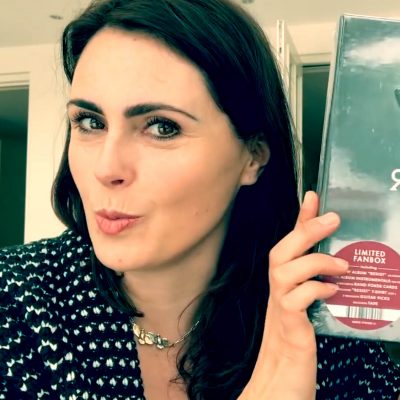 Sharon den Adel unboxing RESIST album